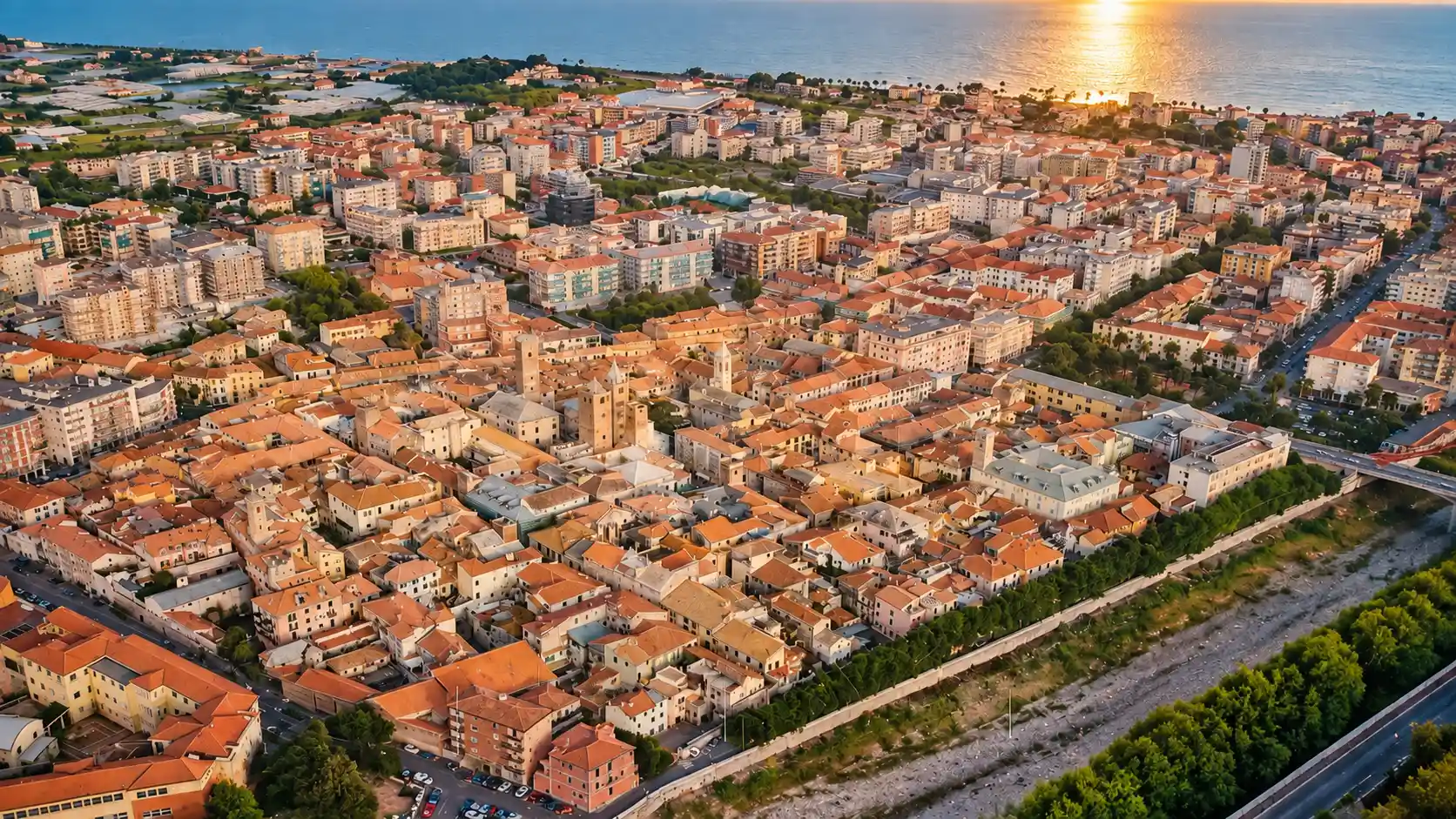 Veduta aerea del centro storico di Albenga e della costa ligure